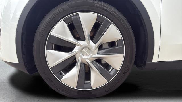Used 2024 Tesla Model Y 2WD image 14