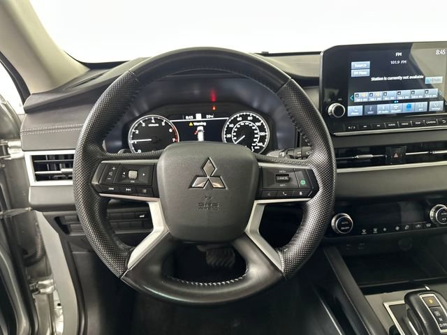 Used 2023 Mitsubishi Outlander SE image 14