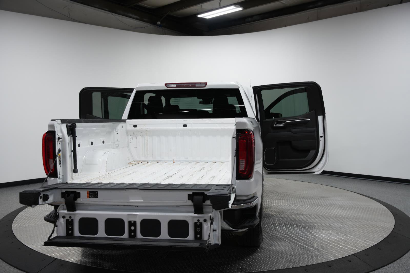 Used 2025 GMC Sierra 1500 SLT image 12