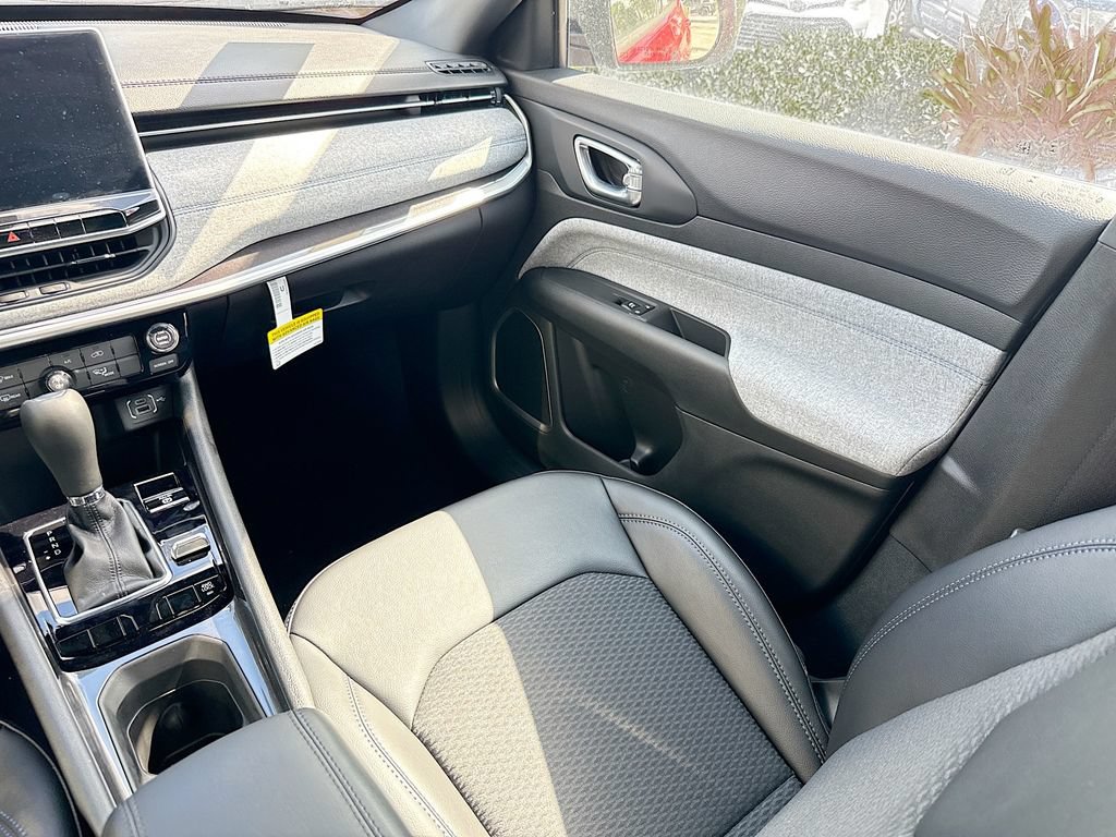 New 2023 Jeep Compass Latitude AWD/4WD image 24
