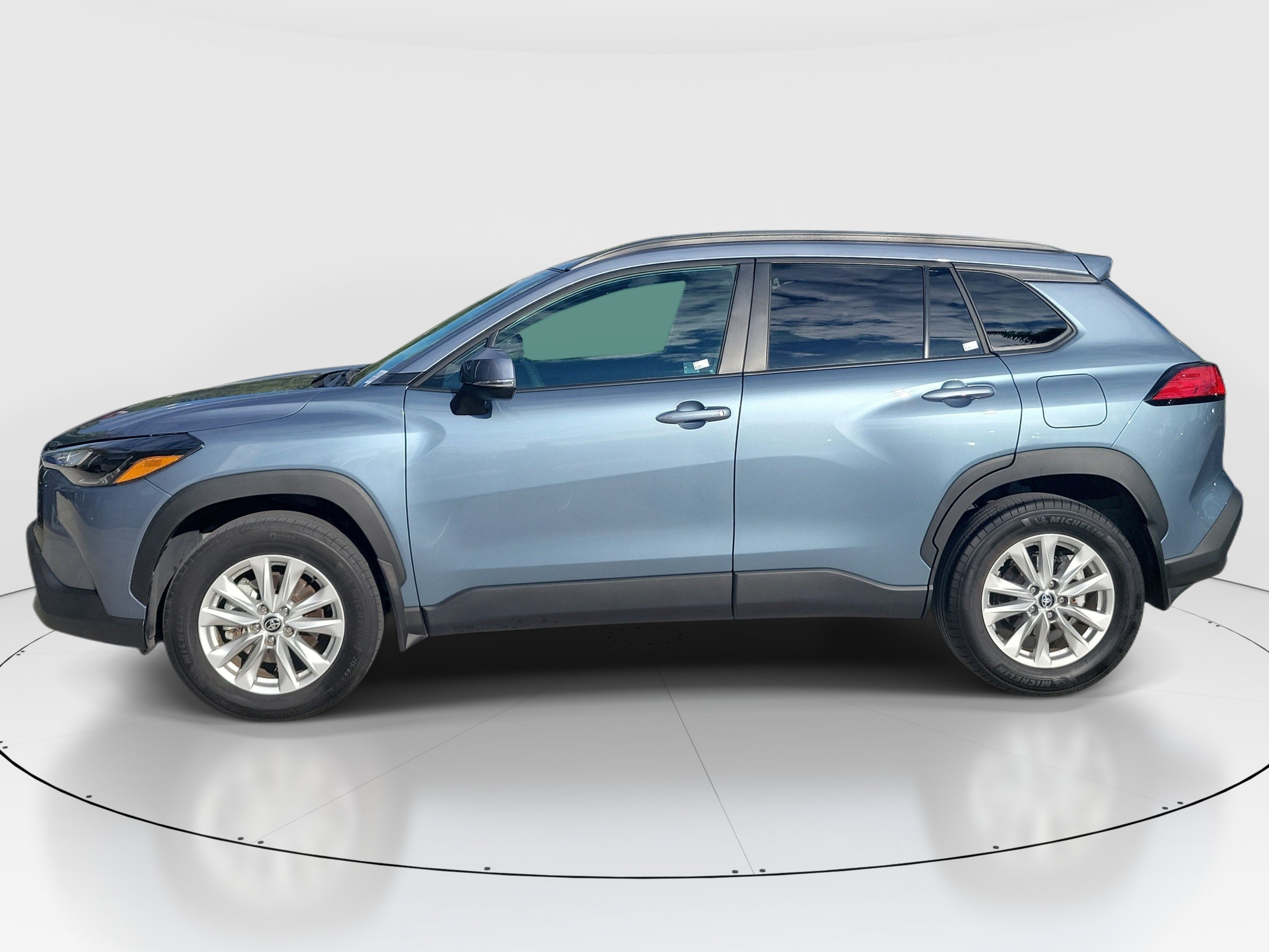Used 2023 Toyota Corolla Cross LE FWD image 4