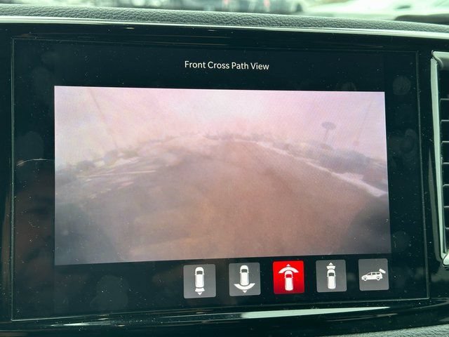 Used 2024 Chrysler Pacifica Limited FWD image 21