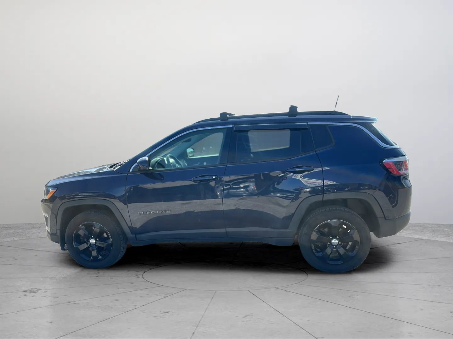 Used 2018 Jeep Compass Latitude w/ Popular Equipment Group AWD/4WD image 16