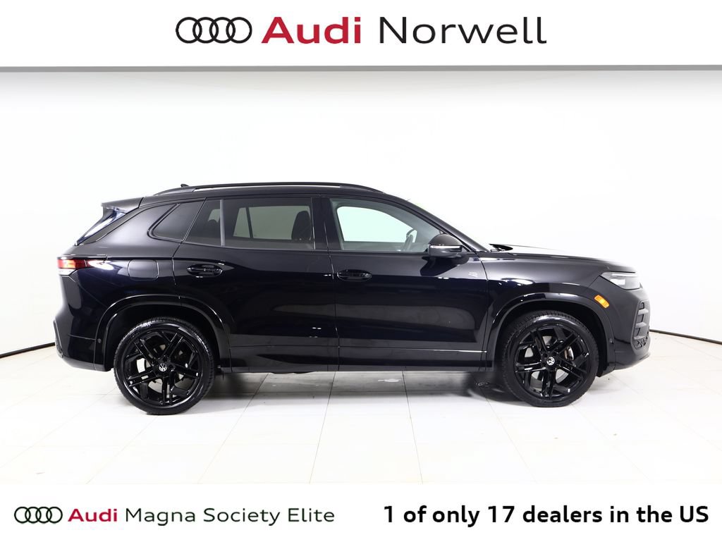 Used 2025 Volkswagen Tiguan SE R-Line AWD/4WD image 16