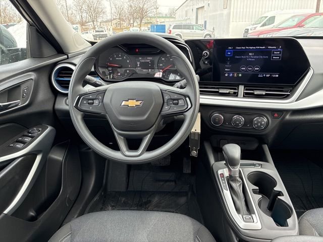 Used 2025 Chevrolet Trax LS w/ LS Convenience Package image 19