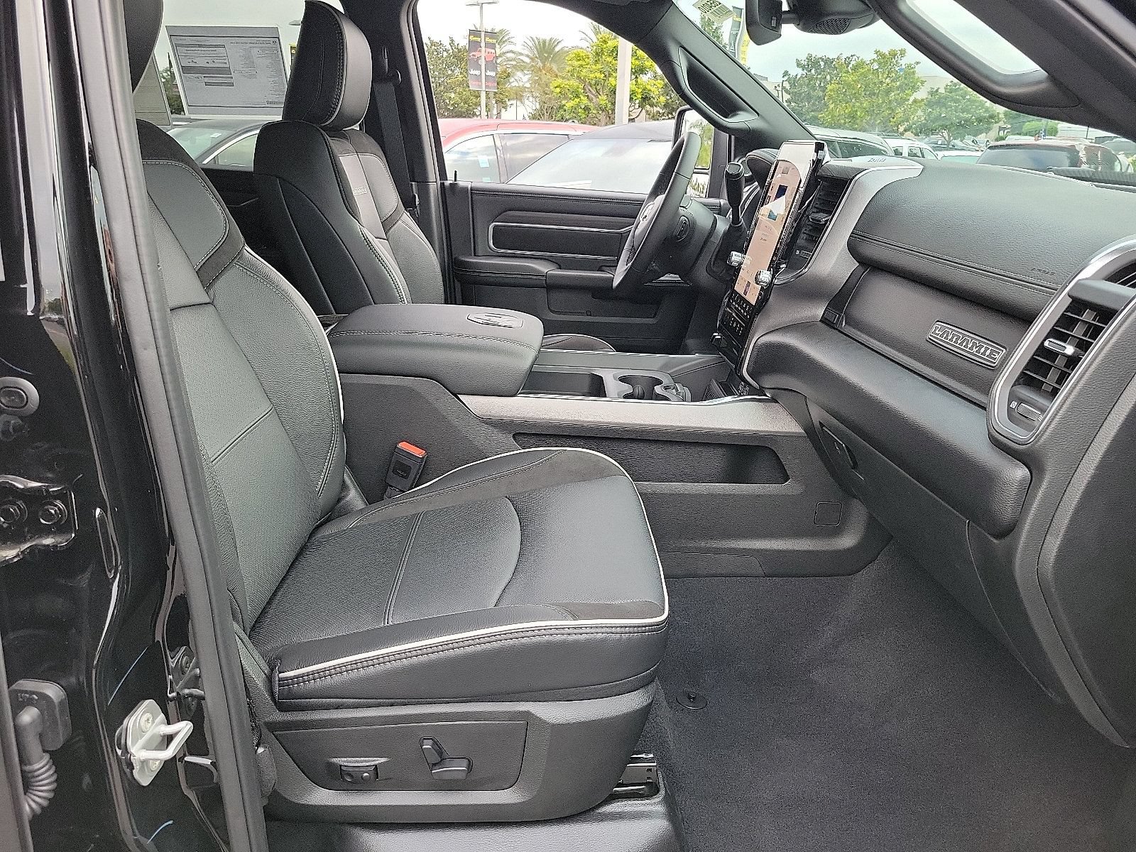 New 2026 RAM 2500 Laramie AWD/4WD image 16