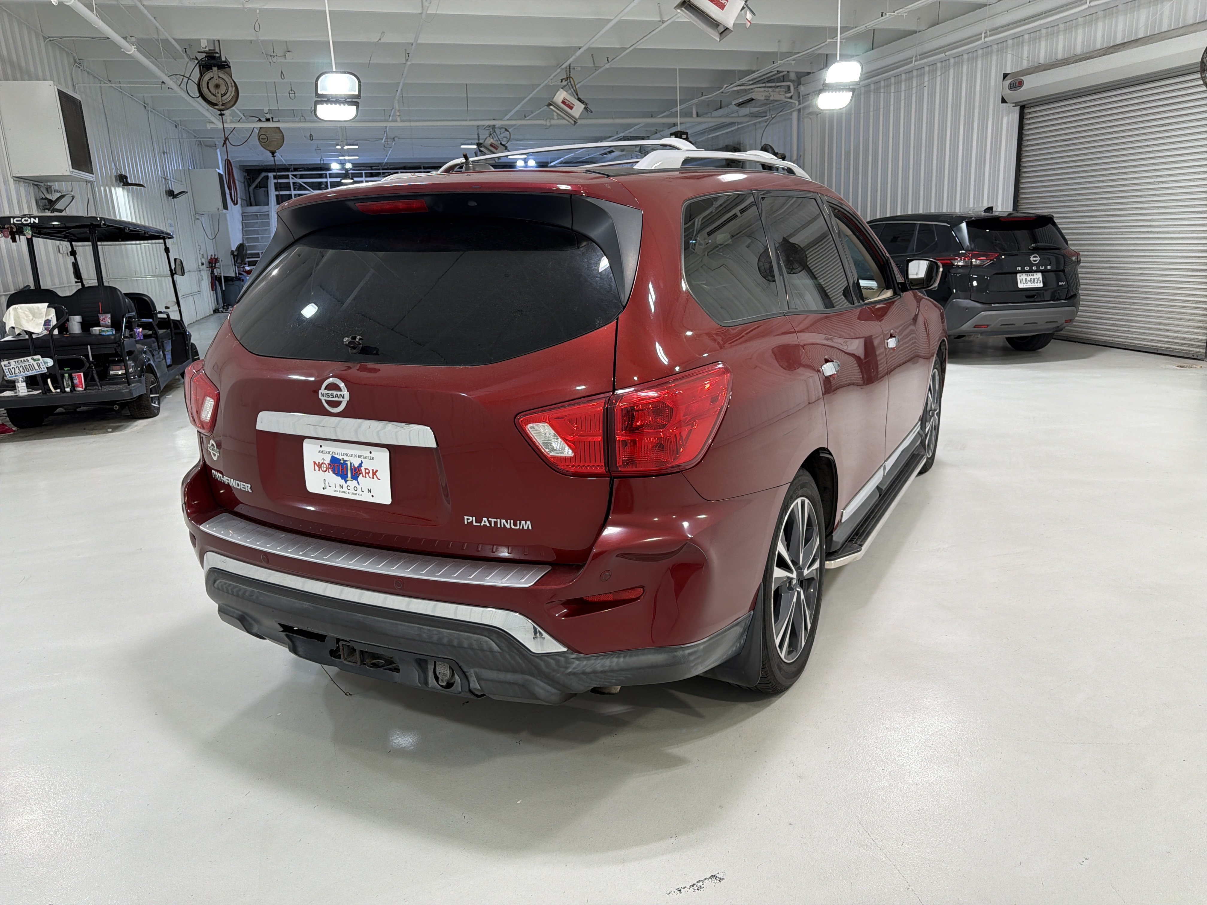 Used 2018 Nissan Pathfinder Platinum FWD image 5