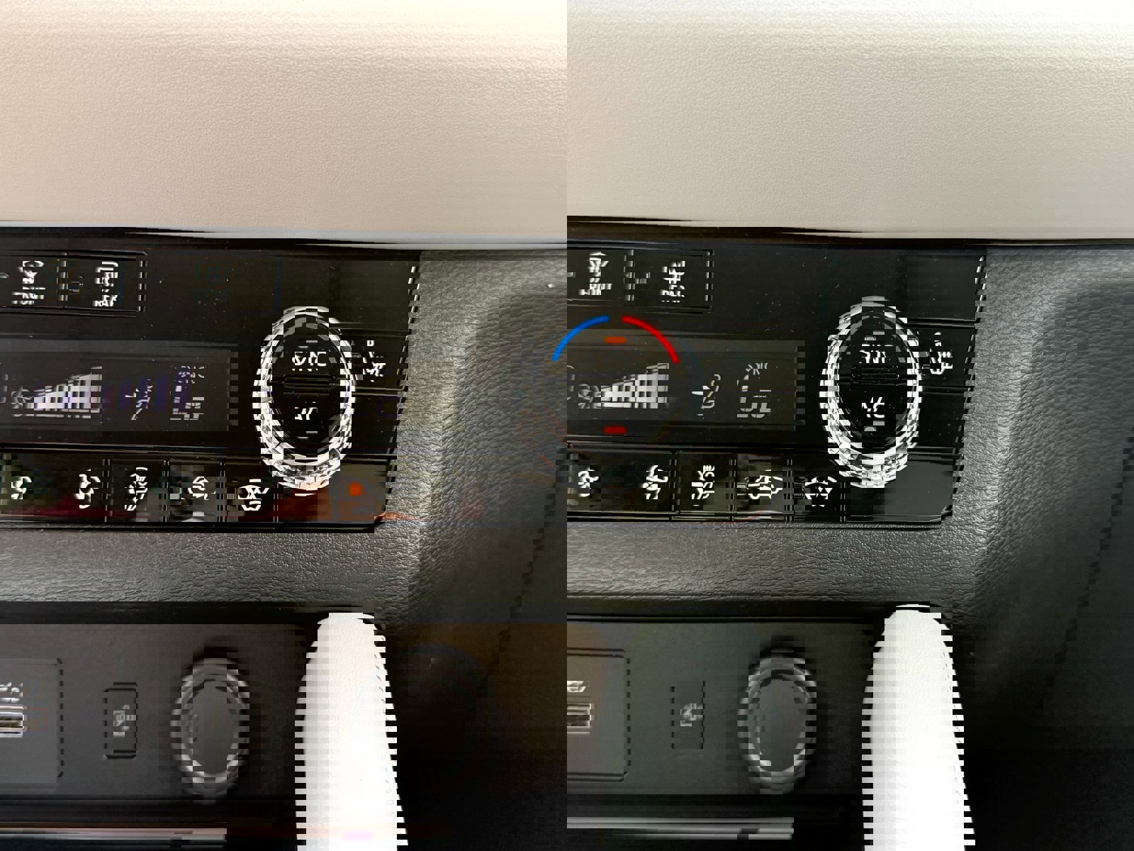 New 2025 Mitsubishi Outlander 4WD Plug-In Hybrid image 34