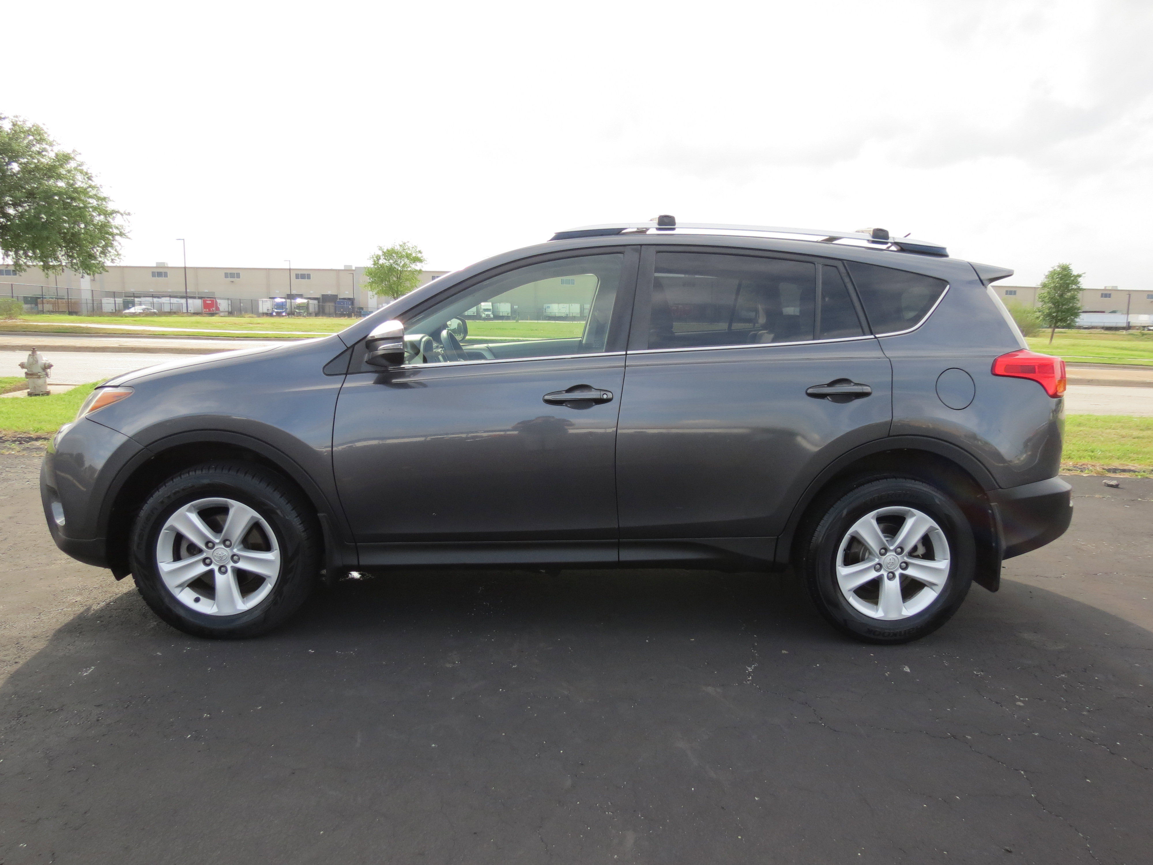 Used 2013 Toyota RAV4 XLE FWD image 3