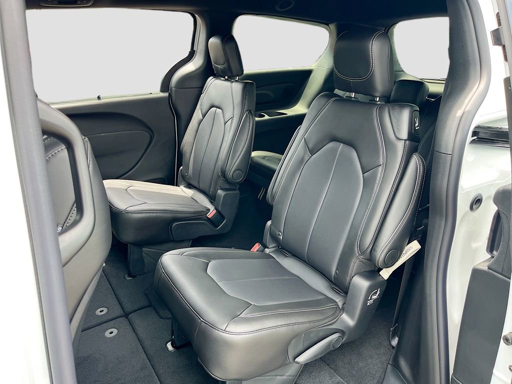 New 2027 Chrysler Pacifica Select FWD image 20
