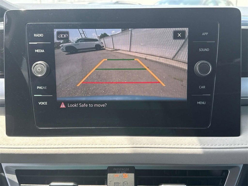 New 2025 Volkswagen Taos SE image 30