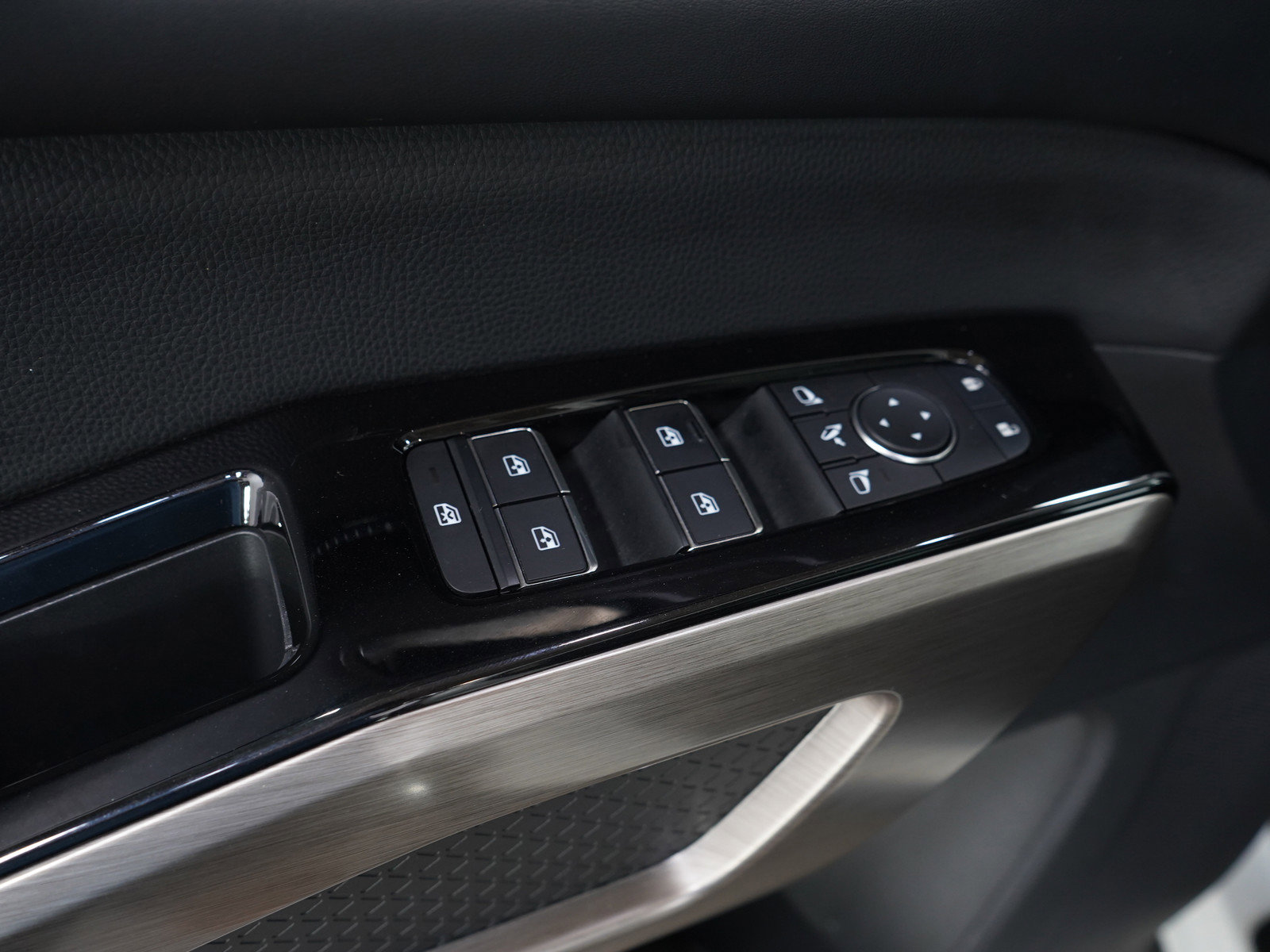 Used 2023 Nissan Pathfinder Platinum image 23