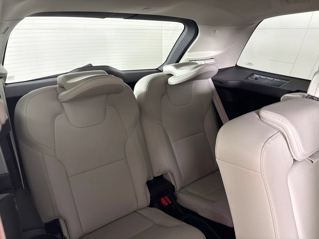 Certified 2025 Volvo XC90 B6 Plus w/ Protection Package Premier AWD/4WD image 22