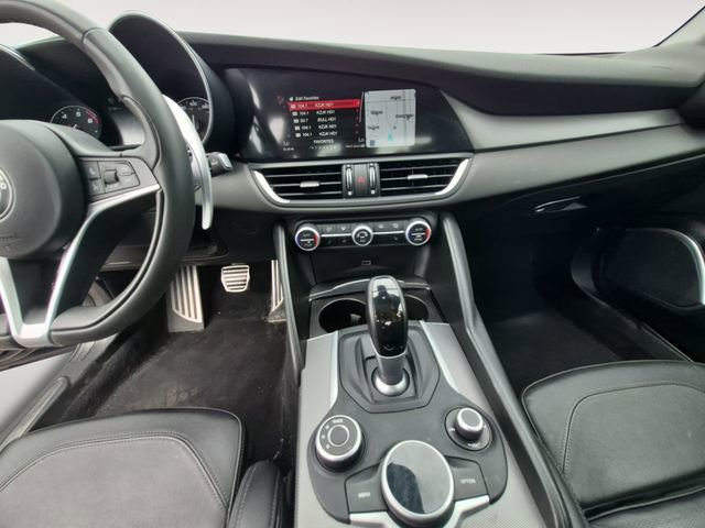 Used 2018 Alfa Romeo Giulia Ti Sport w/ Quick Order Package 22S Sport AWD/4WD image 11