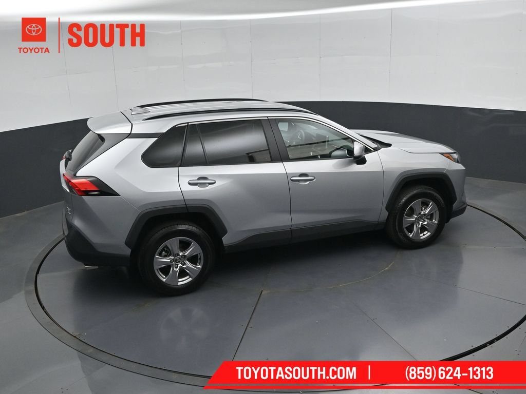 Used 2025 Toyota RAV4 XLE AWD/4WD image 44