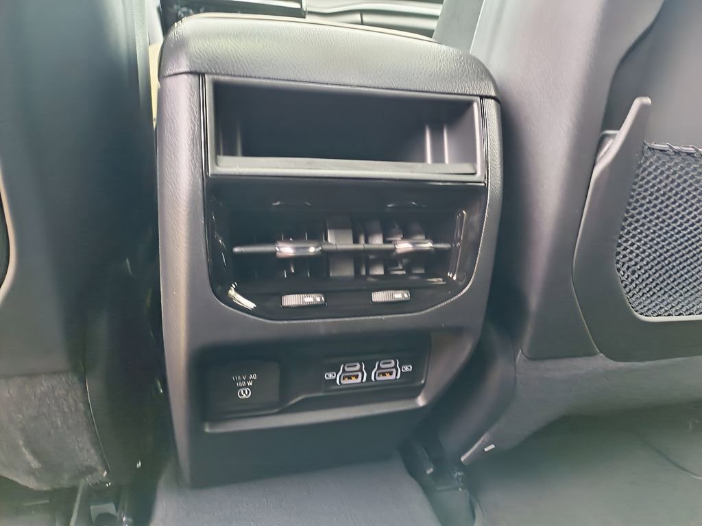 New 2025 Jeep Grand Cherokee Altitude image 28