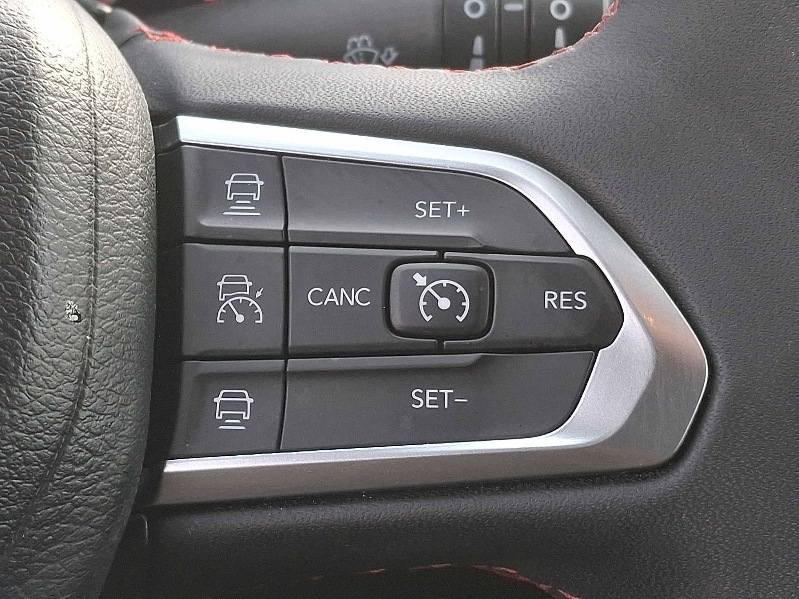 Used 2024 Jeep Compass Trailhawk image 16