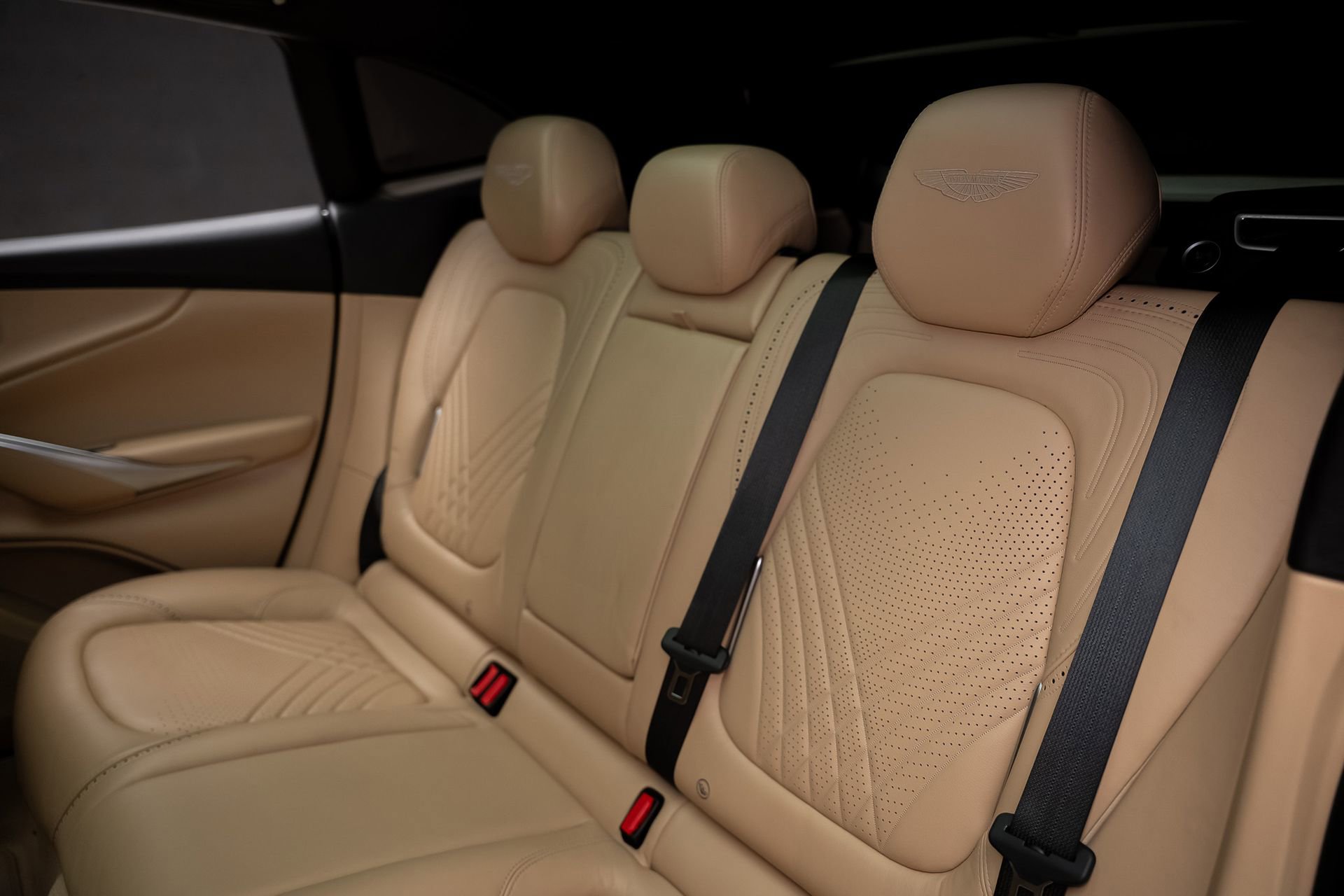 Used 2021 Aston Martin DBX AWD/4WD image 66