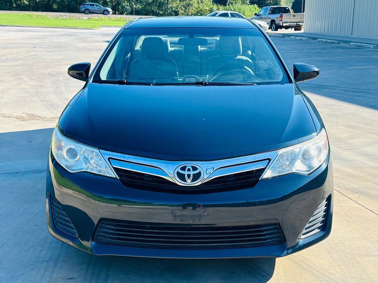 Used 2014 Toyota Camry LE image 2
