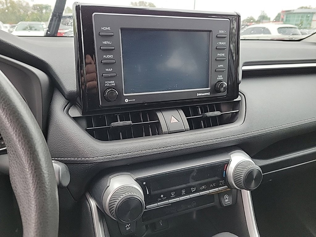Used 2022 Toyota RAV4 LE AWD/4WD image 9