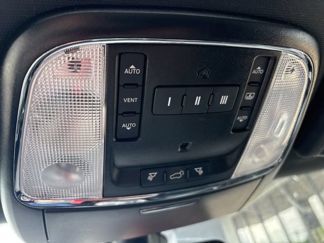 Used 2021 Jeep Grand Cherokee Limited w/ Sun & Sound Group AWD/4WD image 15