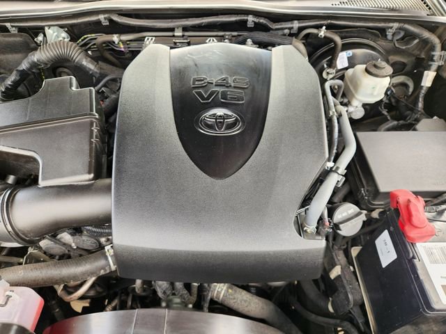 Used 2022 Toyota Tacoma SR5 w/ Technology Package image 21