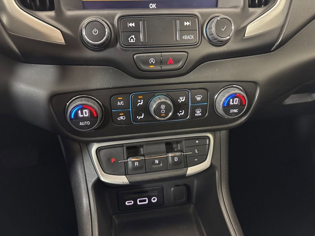 Used 2023 GMC Terrain SLT w/ Elevation Edition image 31