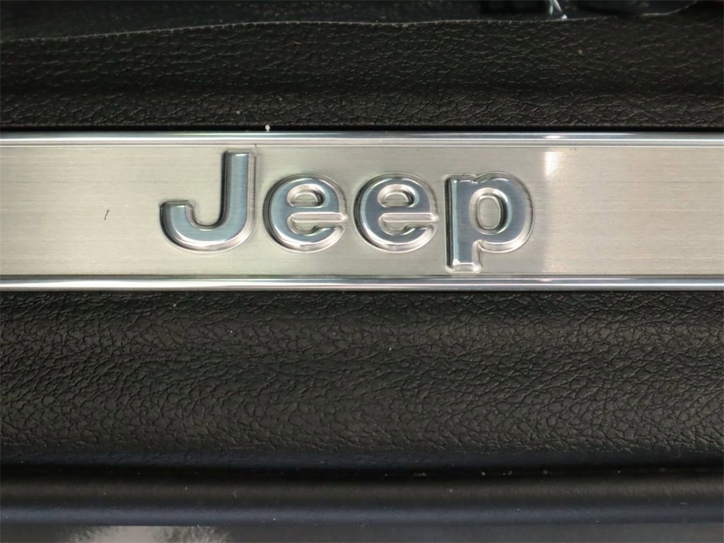 Used 2023 Jeep Grand Cherokee Overland w/ Luxury Tech Group IV image 21