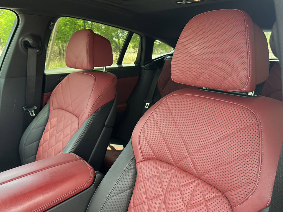 Certified 2024 BMW X6 xDrive40i w/ Premium Package image 14