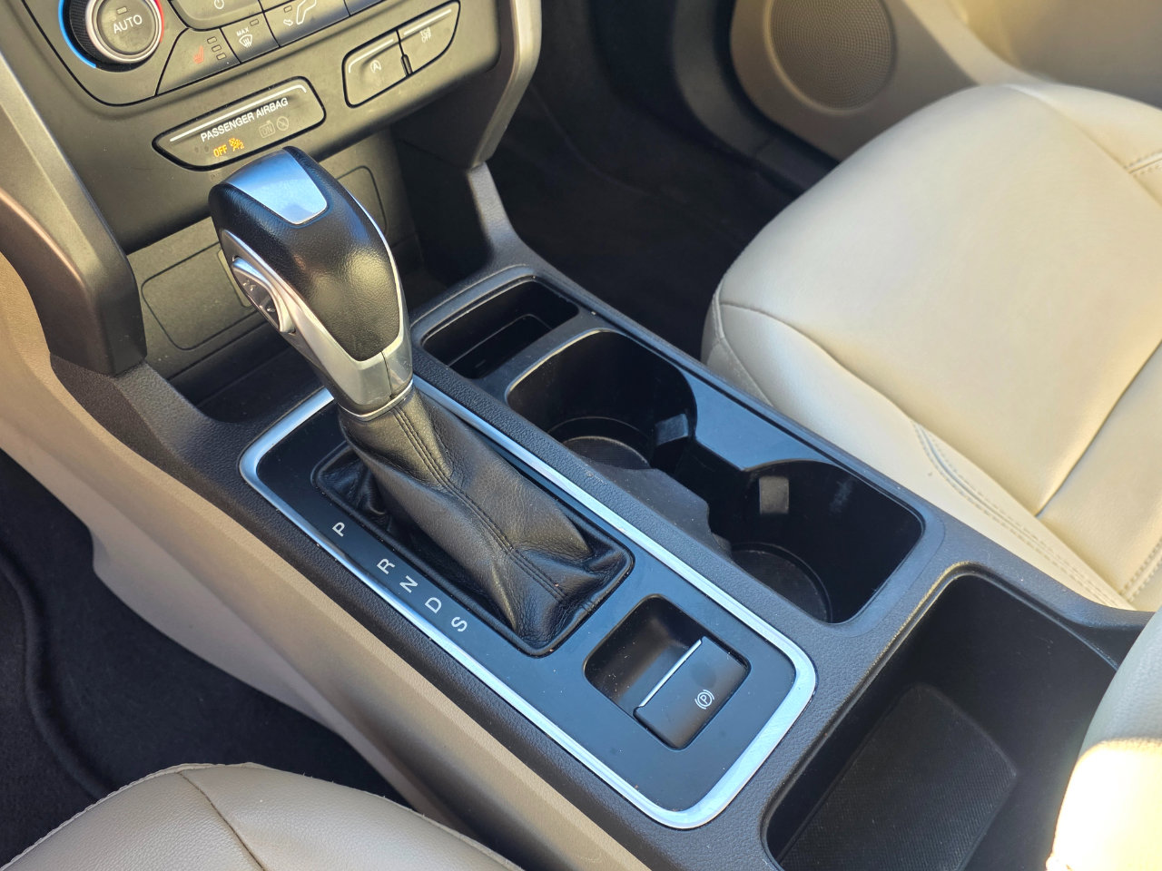 Used 2019 Ford Escape SEL image 8