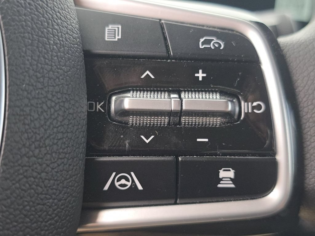 Used 2026 Kia Carnival LX FWD image 30