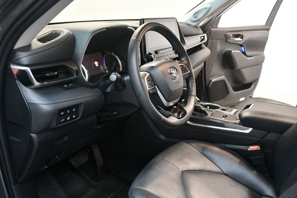 Used 2022 Toyota Highlander Limited AWD/4WD image 26