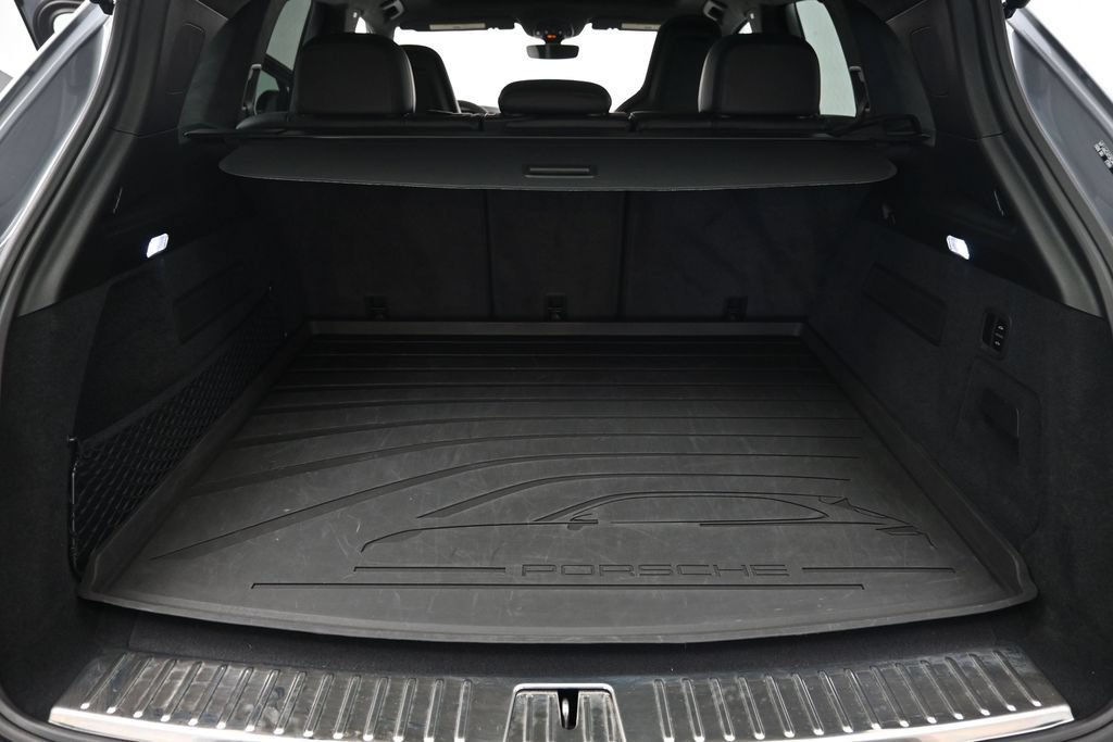 Certified 2024 Porsche Cayenne Turbo AWD/4WD image 29