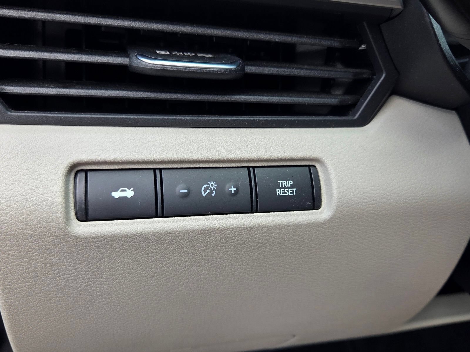 Used 2025 Nissan Altima 2.5 SV FWD image 27