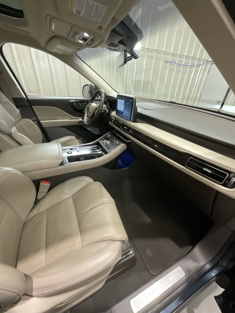 Used 2023 Lincoln Aviator Reserve w/ Equipment Group 201A image 16