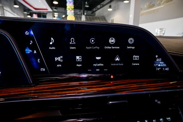 Used 2023 Cadillac Escalade ESV Premium Luxury AWD/4WD image 38