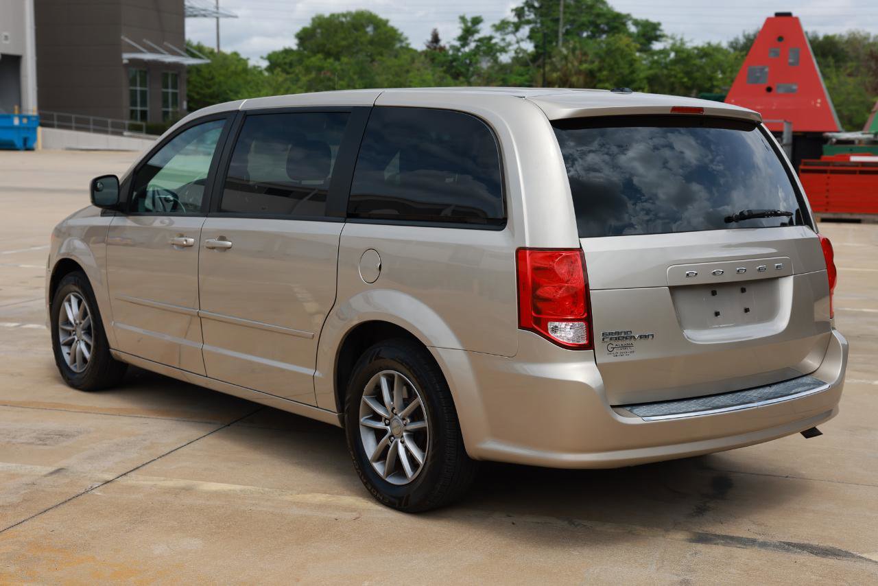 Used 2015 Dodge Grand Caravan SE image 5