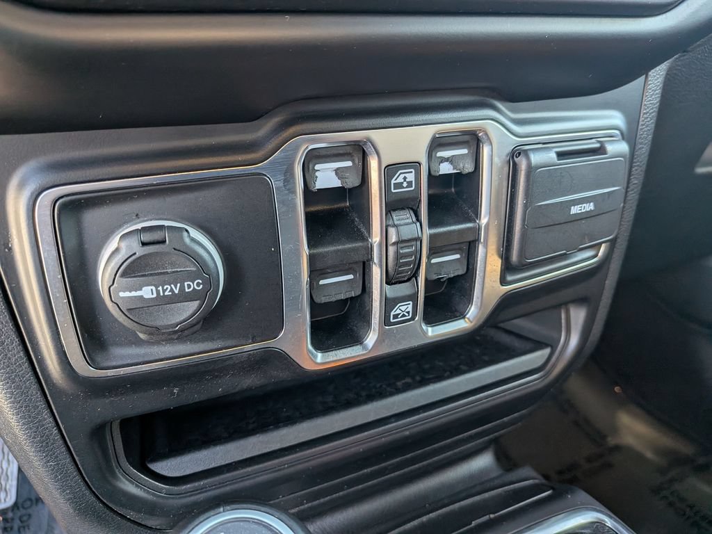Used 2022 Jeep Wrangler Unlimited Sahara AWD/4WD image 25