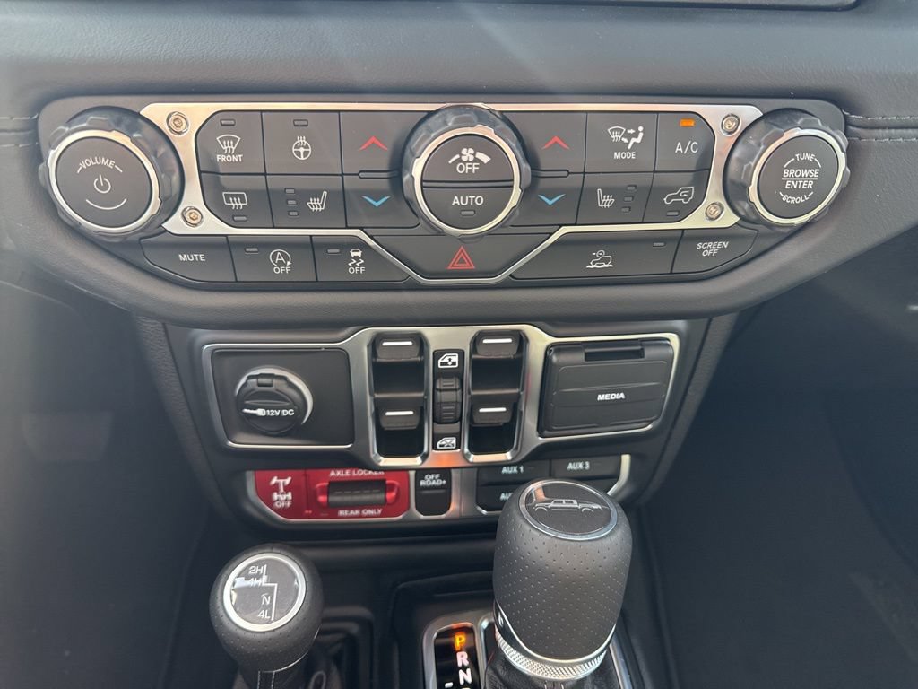 New 2025 Jeep Gladiator Mojave w/ Convenience Group AWD/4WD image 44