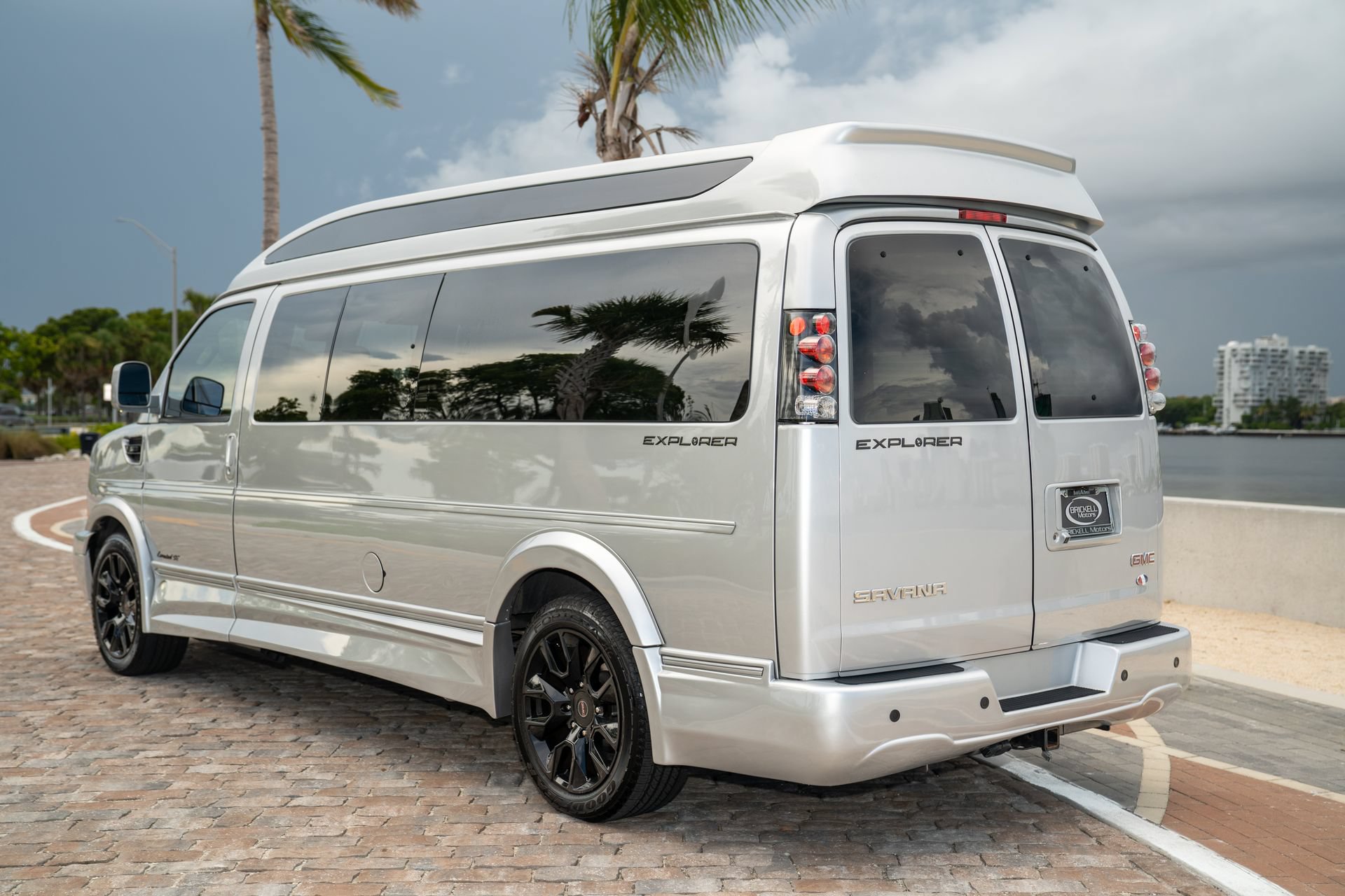 Used 2022 GMC Savana 2500 Extended RWD image 8