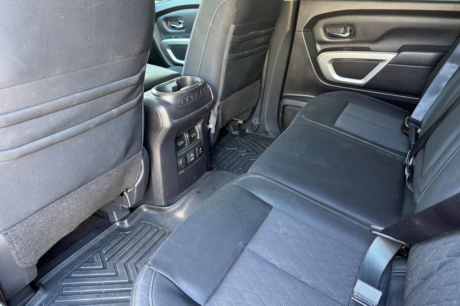 Used 2019 Nissan Titan SV w/ SV Convenience Package AWD/4WD image 9