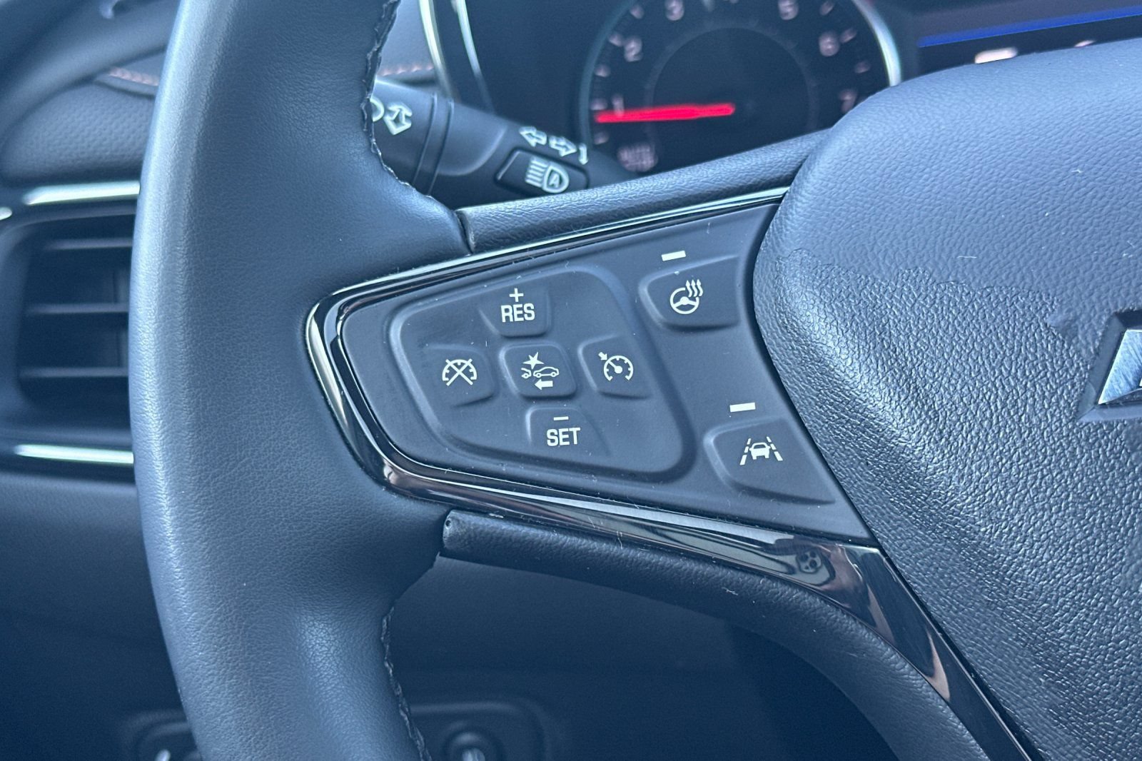 Used 2023 Chevrolet Equinox Premier FWD image 34