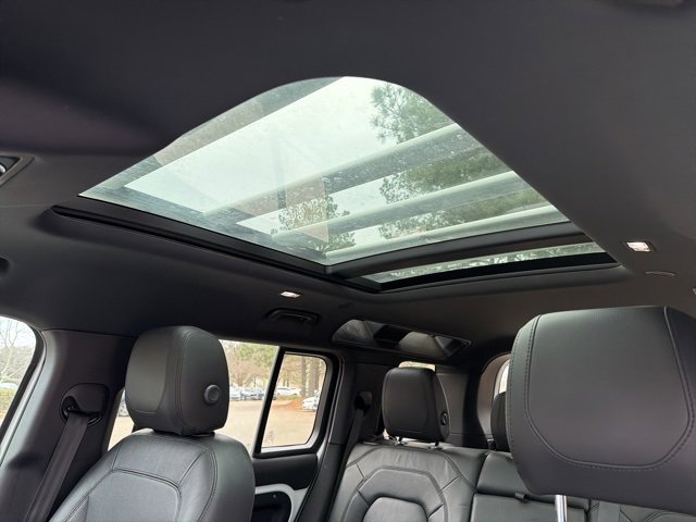 Used 2023 Land Rover Defender 110 S image 21