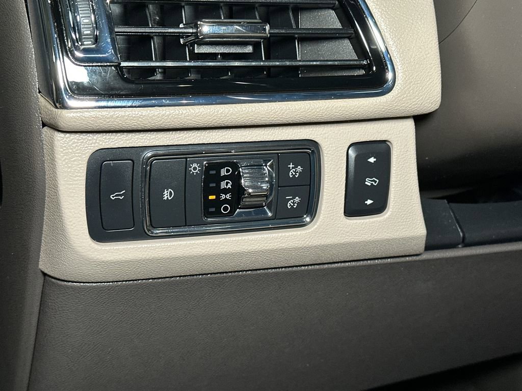 Used 2022 Lincoln Navigator L Reserve image 26