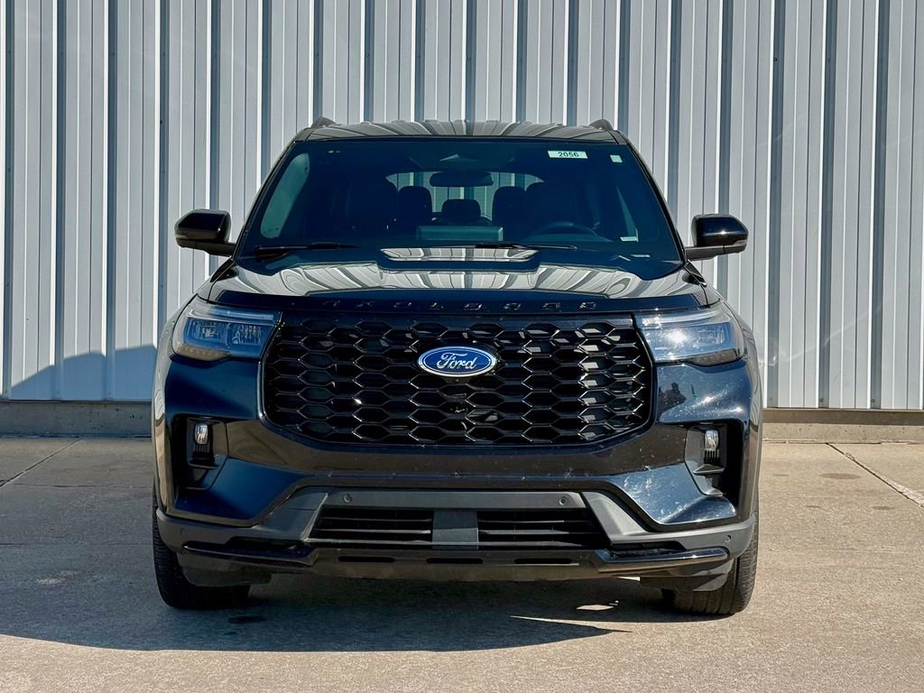 Used 2025 Ford Explorer ST-Line w/ ST-Line Street Pack image 9
