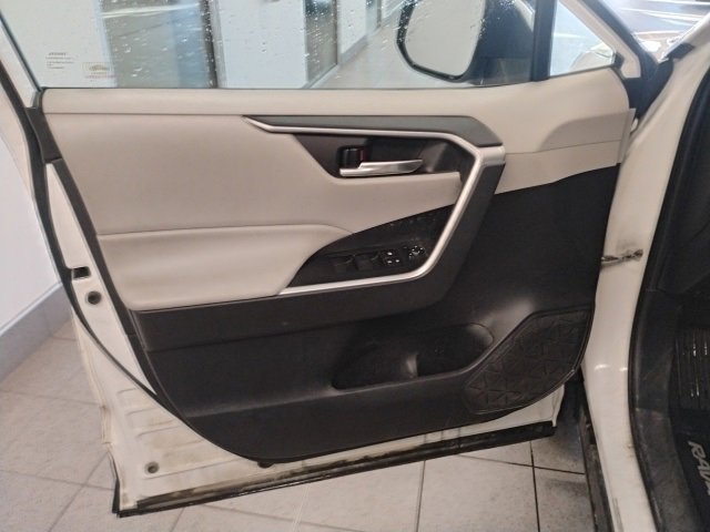 Used 2019 Toyota RAV4 XLE image 14