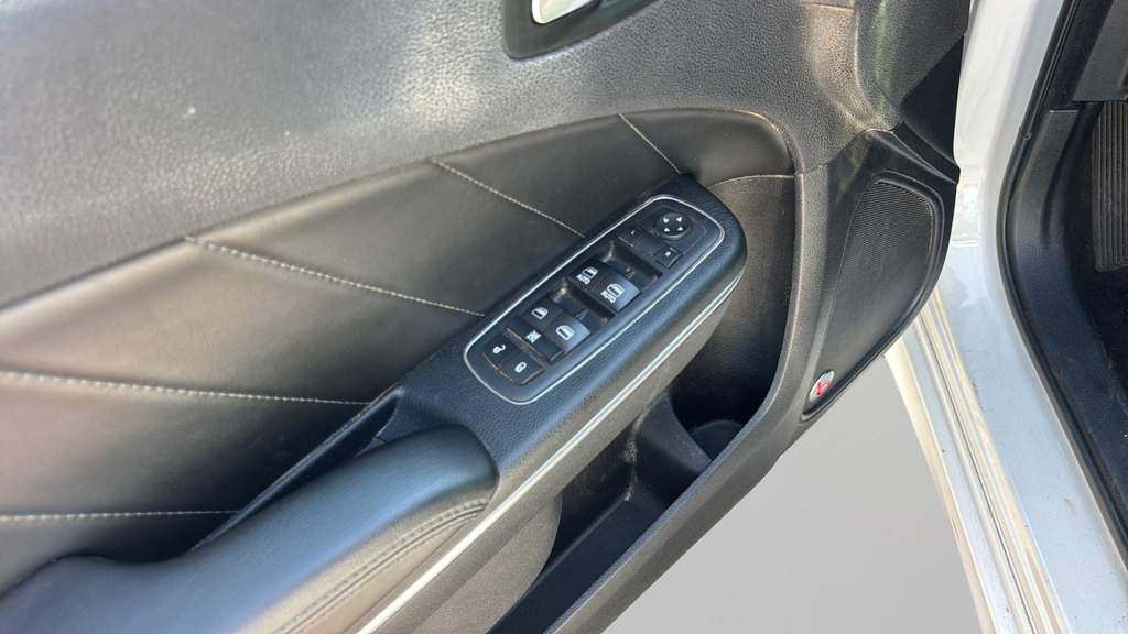 Used 2016 Dodge Charger R/T Scat Pack w/ Technology Group RWD image 19