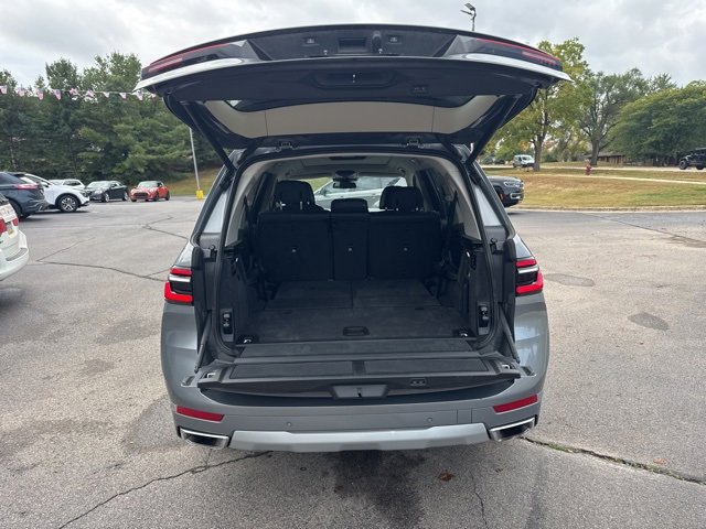 Used 2024 BMW X7 xDrive40i image 9