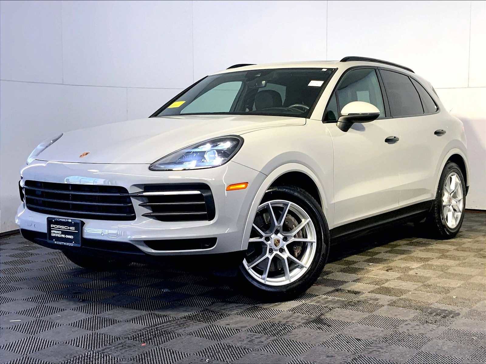 Certified 2022 Porsche Cayenne Platinum Edition image 2