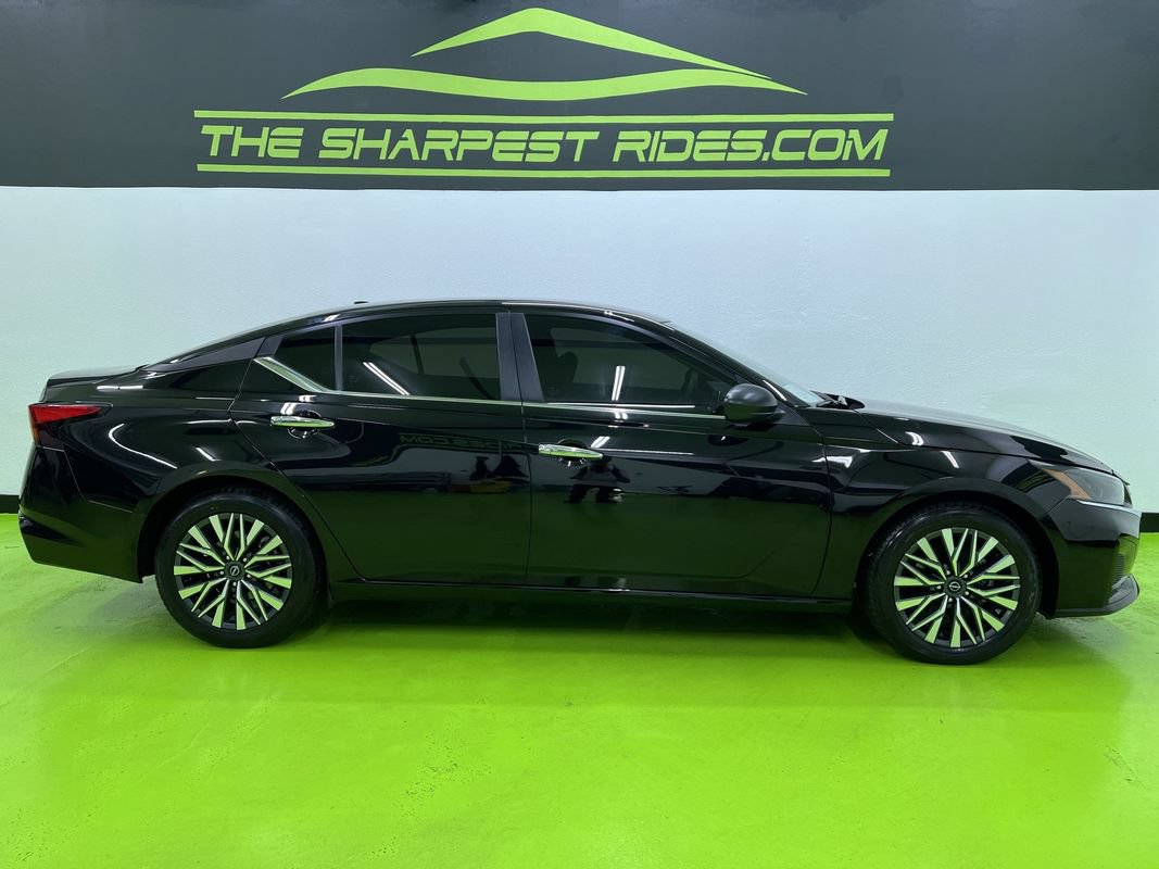 Used 2025 Nissan Altima 2.5 SV FWD image 11